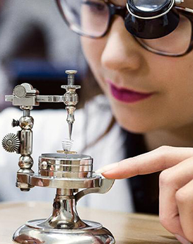 温妮·珍尼丝-重庆雅典维修中心制表师