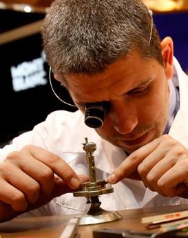 华特·沃尔顿-广州雅典维修中心制表师