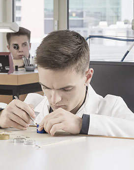 凯罗尔·切尔西-天津雅典维修中心制表师